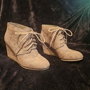 Arizona Jean Company Tan Suede Wedge Booties